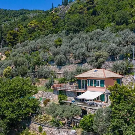 Pia Villa Recco