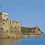 Pia Villa *