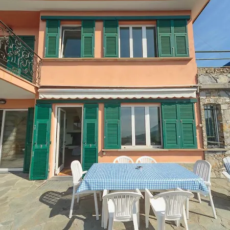 Pia Villa Recco